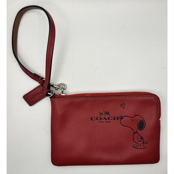 COACH PEANUTS Snoopy Kiss Zip Wristlet RED Leather Wallet Purse